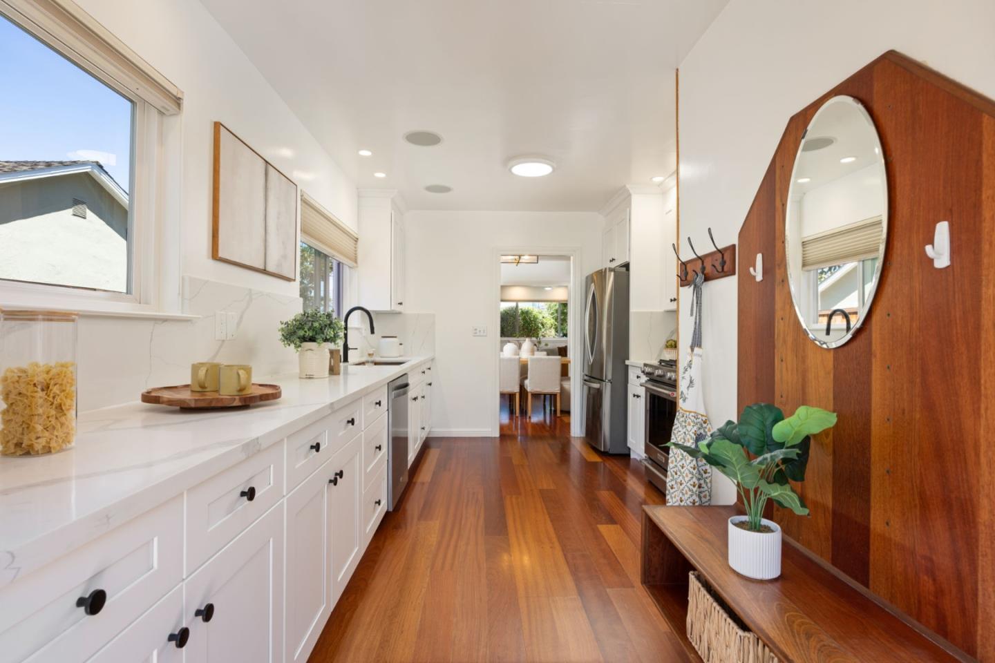 Detail Gallery Image 18 of 34 For 3820 Fair Oaks Ave, Menlo Park,  CA 94025 - 2 Beds | 2 Baths