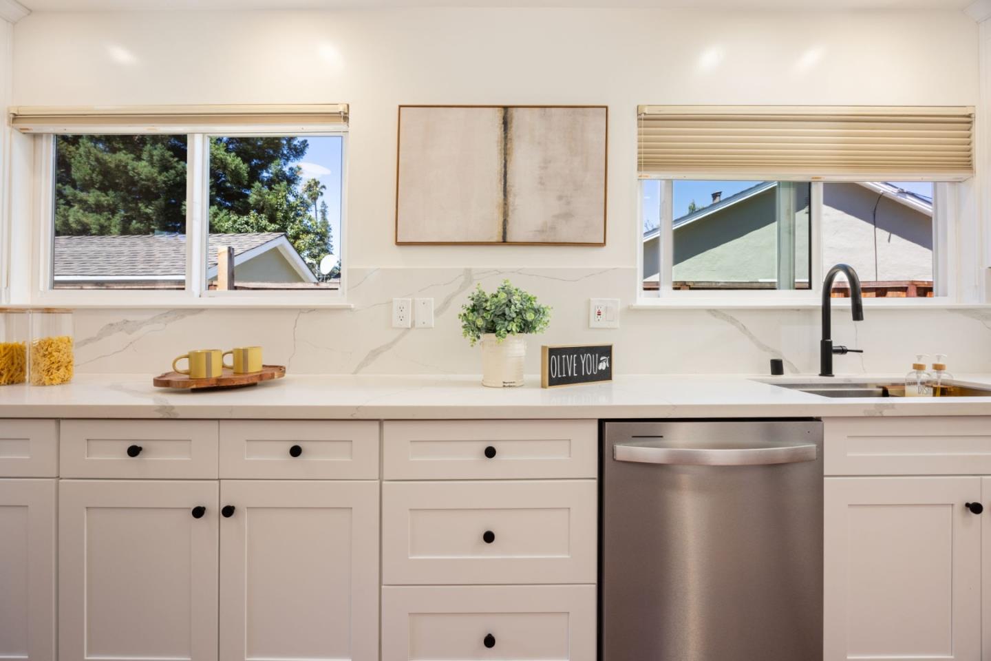 Detail Gallery Image 19 of 34 For 3820 Fair Oaks Ave, Menlo Park,  CA 94025 - 2 Beds | 2 Baths