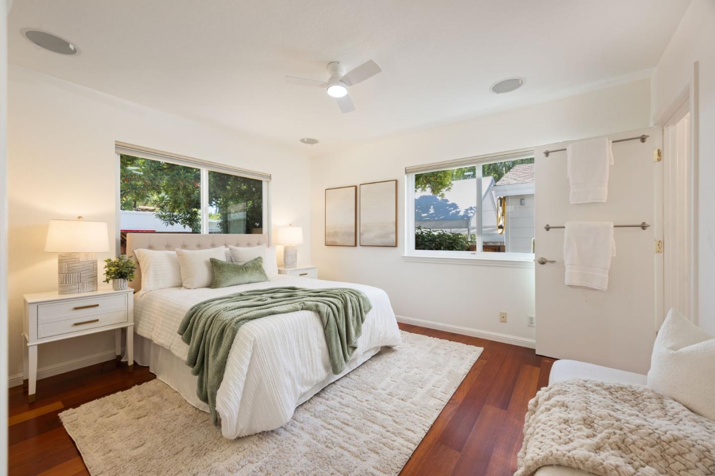 Detail Gallery Image 25 of 34 For 3820 Fair Oaks Ave, Menlo Park,  CA 94025 - 2 Beds | 2 Baths