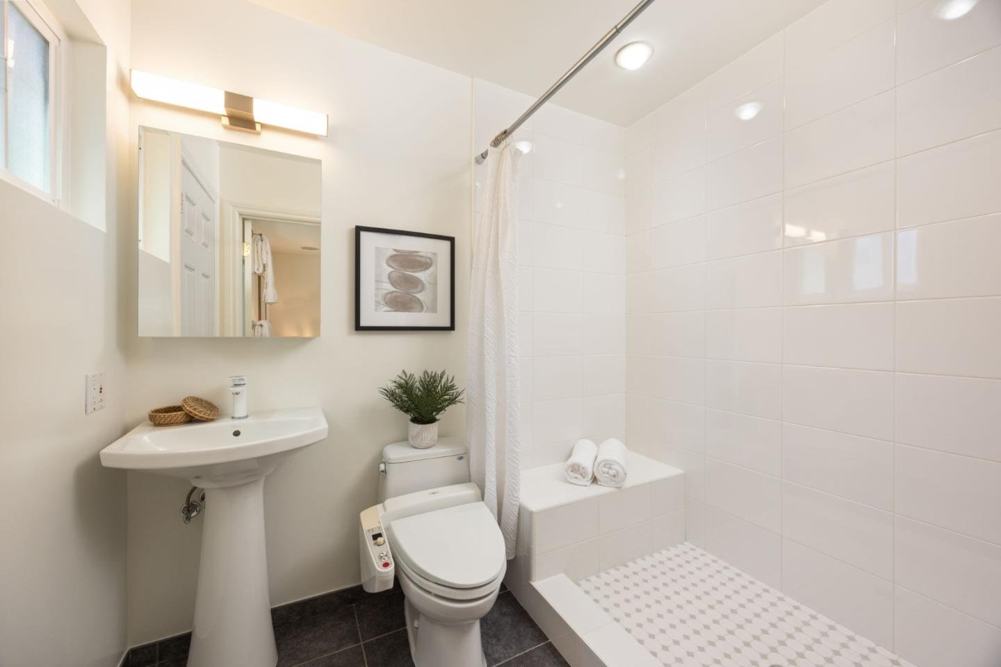 Detail Gallery Image 28 of 34 For 3820 Fair Oaks Ave, Menlo Park,  CA 94025 - 2 Beds | 2 Baths