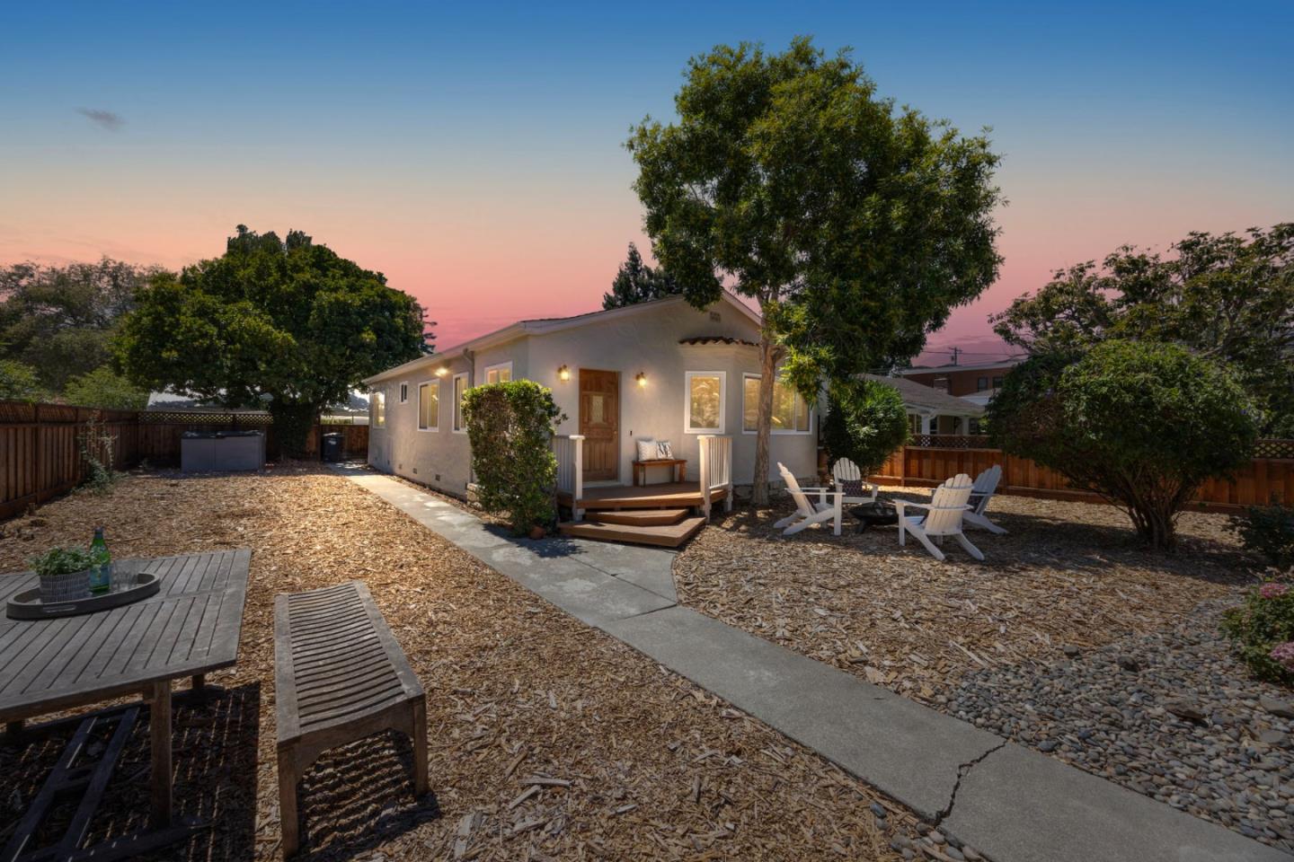 Detail Gallery Image 3 of 34 For 3820 Fair Oaks Ave, Menlo Park,  CA 94025 - 2 Beds | 2 Baths