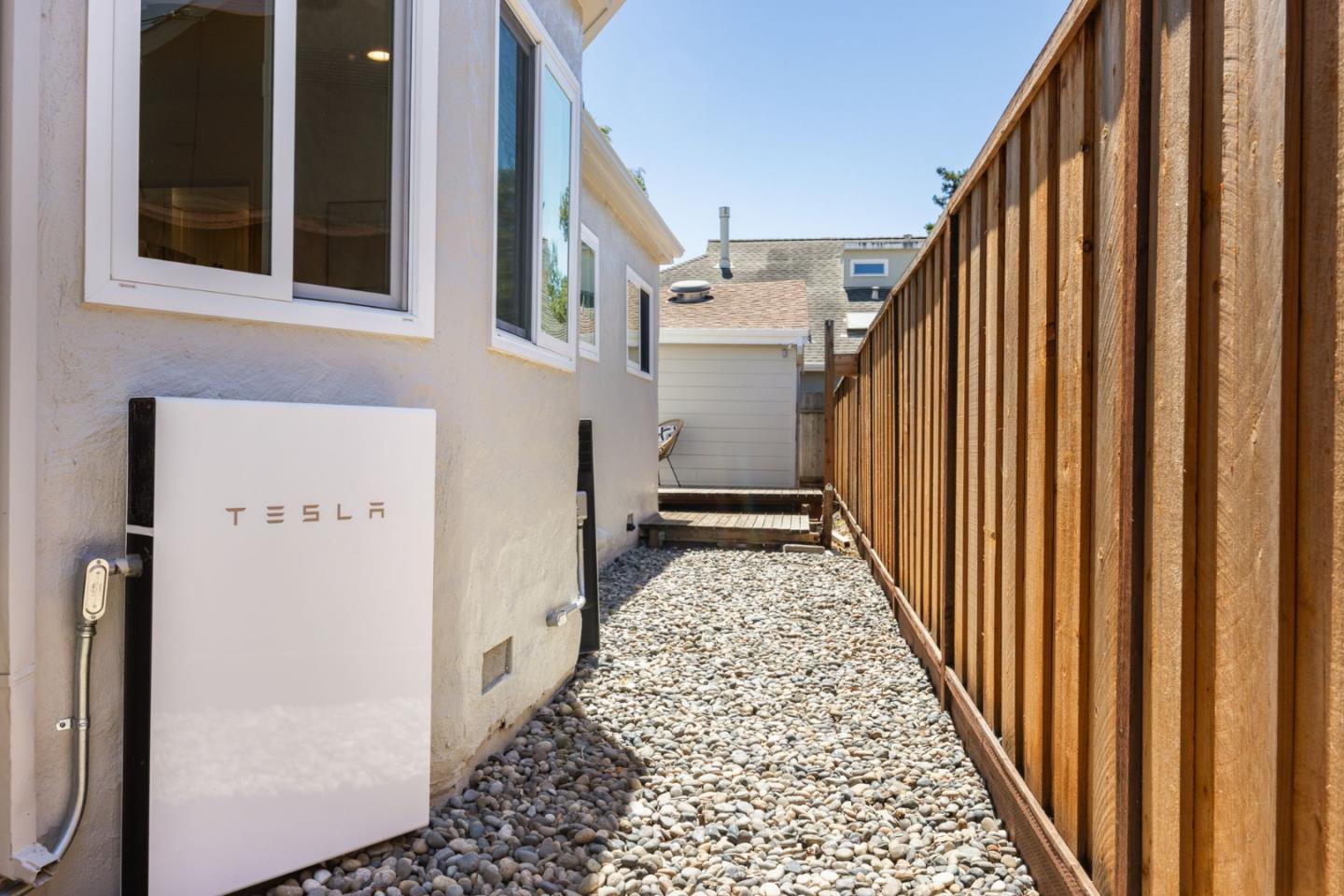 Detail Gallery Image 32 of 34 For 3820 Fair Oaks Ave, Menlo Park,  CA 94025 - 2 Beds | 2 Baths
