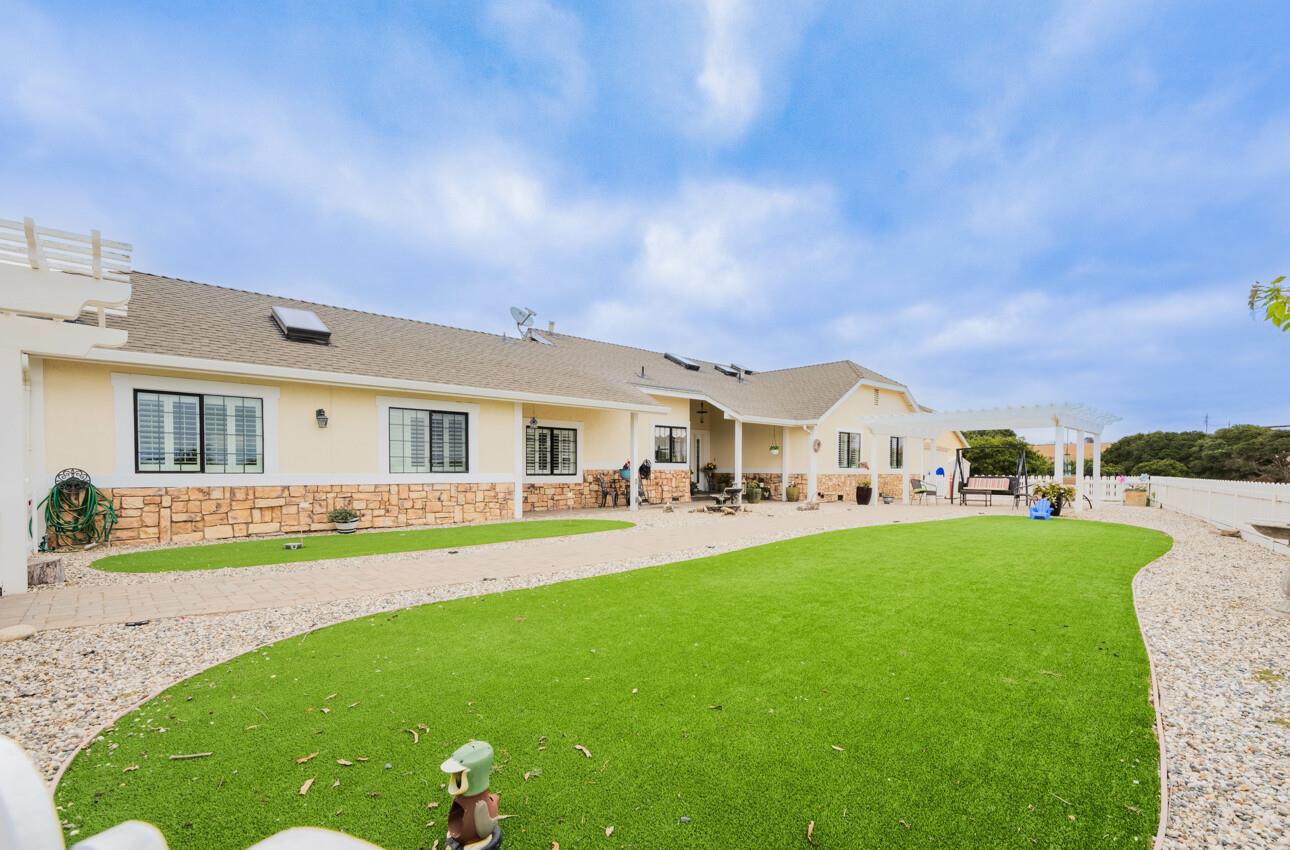 Detail Gallery Image 1 of 57 For 9891 Equestrian Pl, Salinas,  CA 93907 - 3 Beds | 2/1 Baths