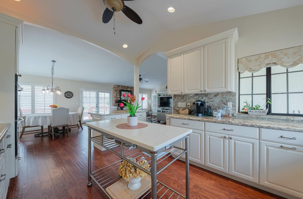 Detail Gallery Image 11 of 57 For 9891 Equestrian Pl, Salinas,  CA 93907 - 3 Beds | 2/1 Baths