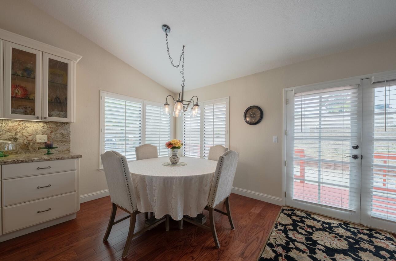 Detail Gallery Image 12 of 57 For 9891 Equestrian Pl, Salinas,  CA 93907 - 3 Beds | 2/1 Baths