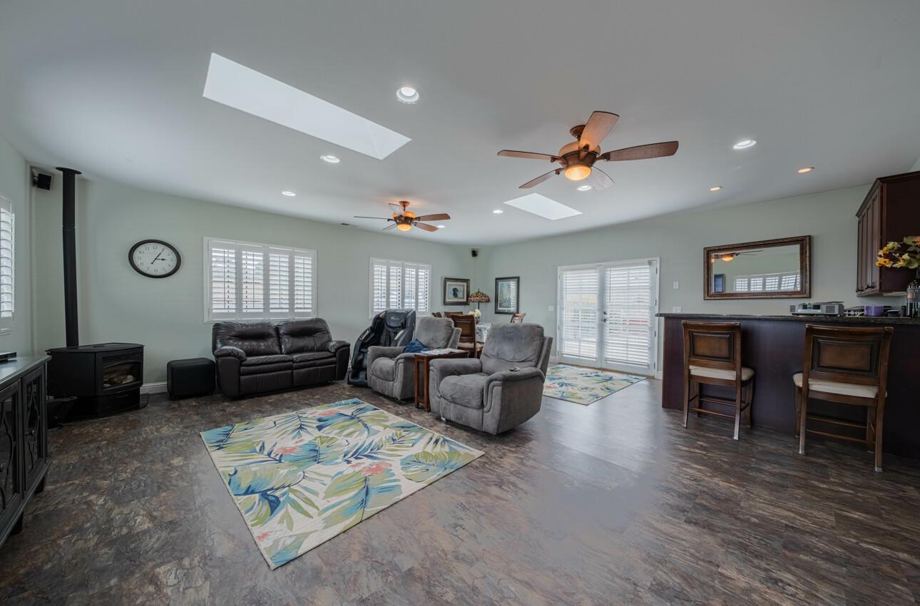 Detail Gallery Image 16 of 57 For 9891 Equestrian Pl, Salinas,  CA 93907 - 3 Beds | 2/1 Baths