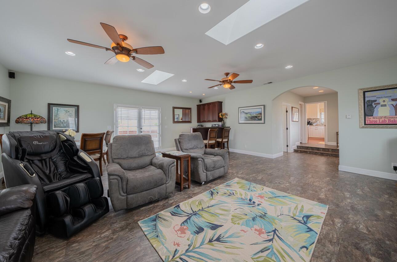 Detail Gallery Image 17 of 57 For 9891 Equestrian Pl, Salinas,  CA 93907 - 3 Beds | 2/1 Baths