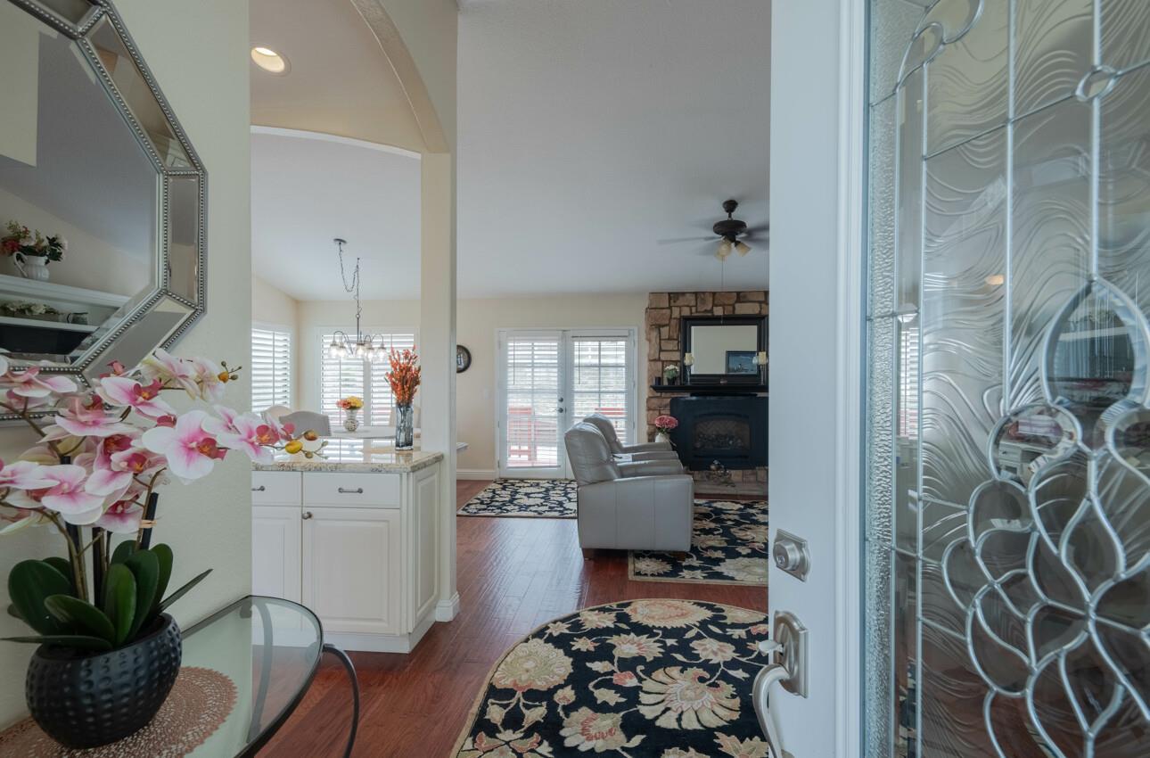 Detail Gallery Image 3 of 57 For 9891 Equestrian Pl, Salinas,  CA 93907 - 3 Beds | 2/1 Baths