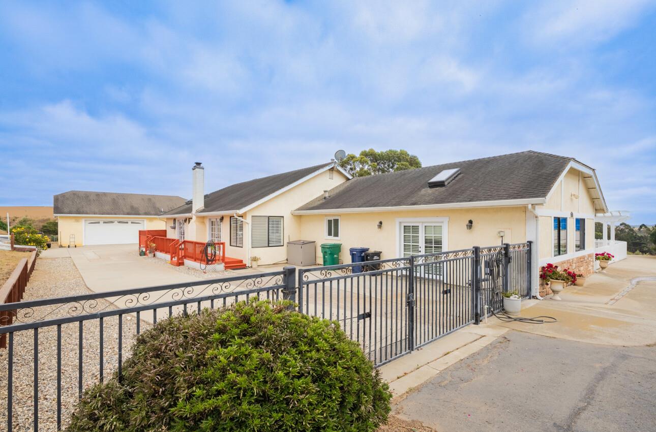 Detail Gallery Image 34 of 57 For 9891 Equestrian Pl, Salinas,  CA 93907 - 3 Beds | 2/1 Baths