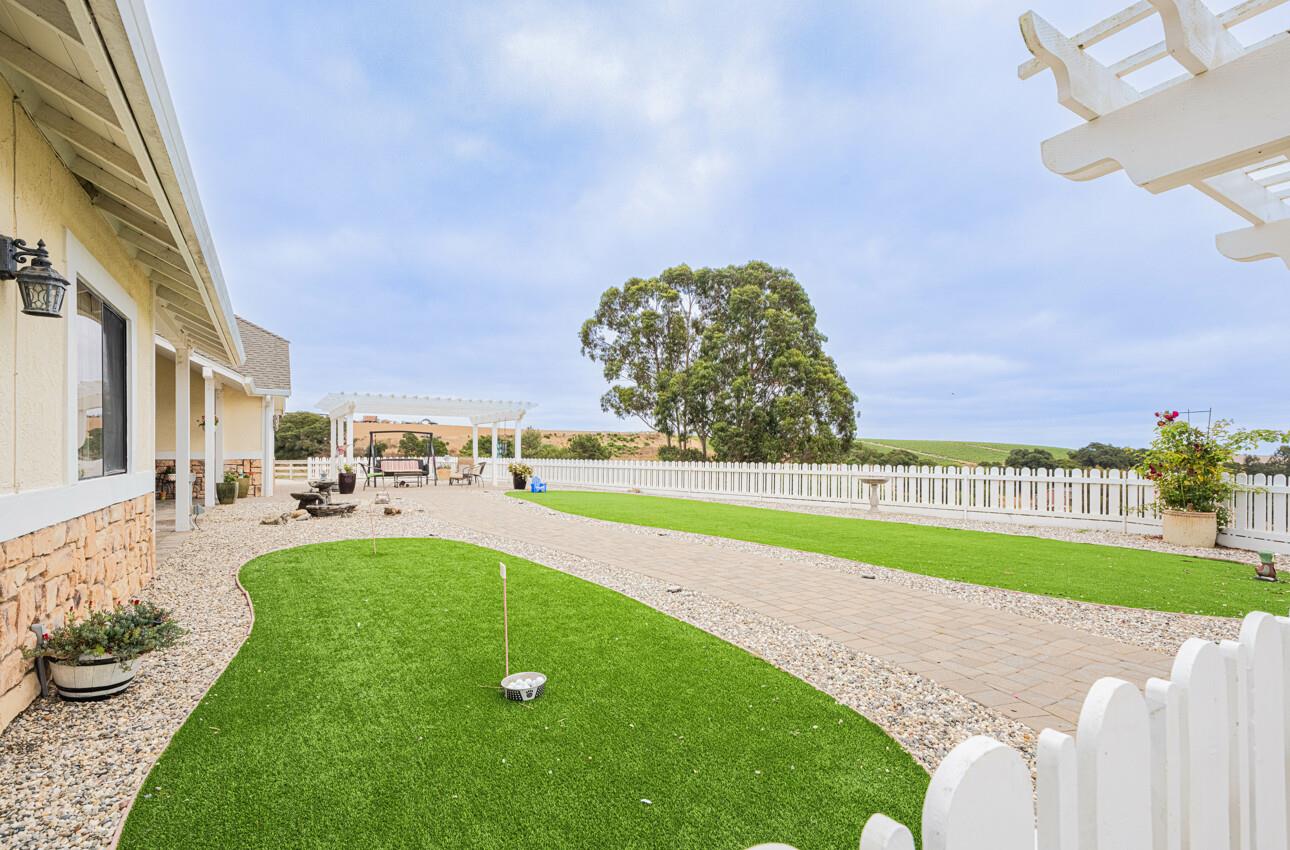 Detail Gallery Image 45 of 57 For 9891 Equestrian Pl, Salinas,  CA 93907 - 3 Beds | 2/1 Baths