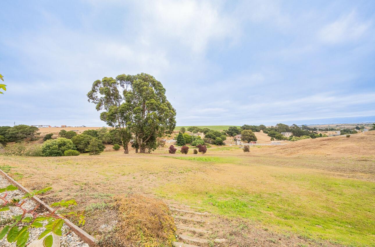 Detail Gallery Image 46 of 57 For 9891 Equestrian Pl, Salinas,  CA 93907 - 3 Beds | 2/1 Baths