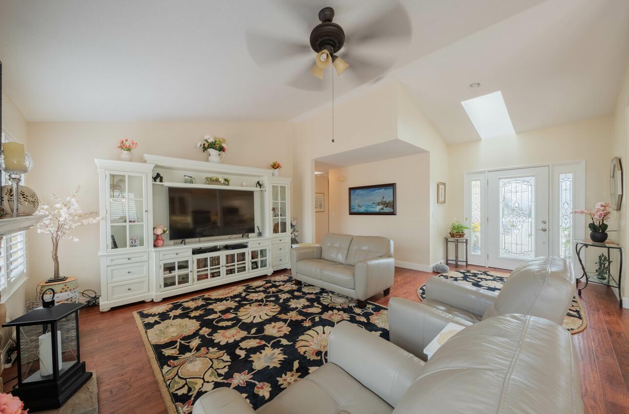 Detail Gallery Image 5 of 57 For 9891 Equestrian Pl, Salinas,  CA 93907 - 3 Beds | 2/1 Baths