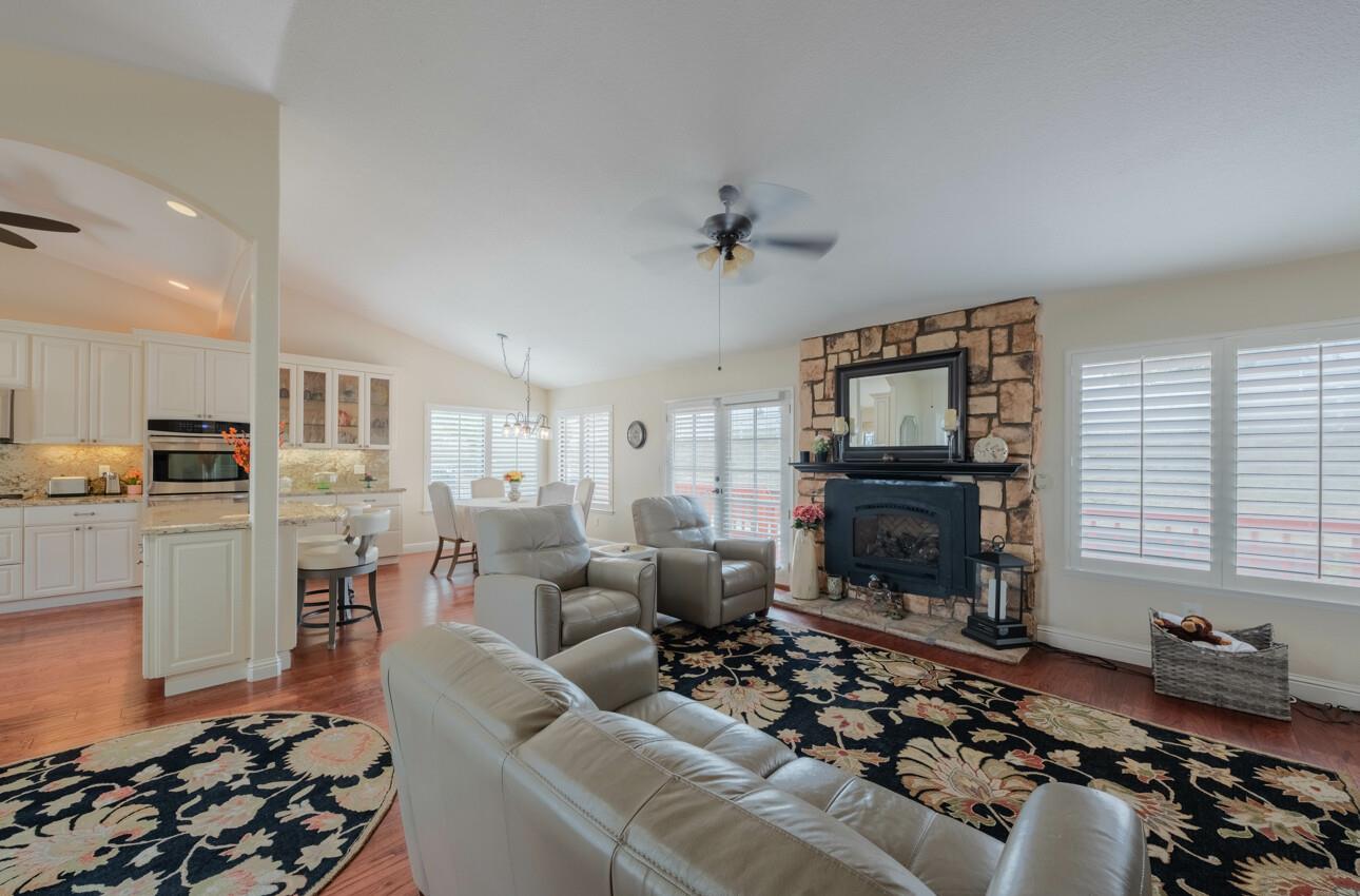 Detail Gallery Image 6 of 57 For 9891 Equestrian Pl, Salinas,  CA 93907 - 3 Beds | 2/1 Baths