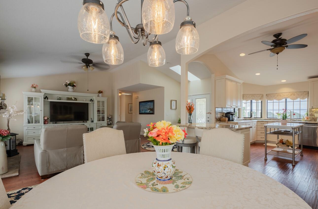 Detail Gallery Image 7 of 57 For 9891 Equestrian Pl, Salinas,  CA 93907 - 3 Beds | 2/1 Baths