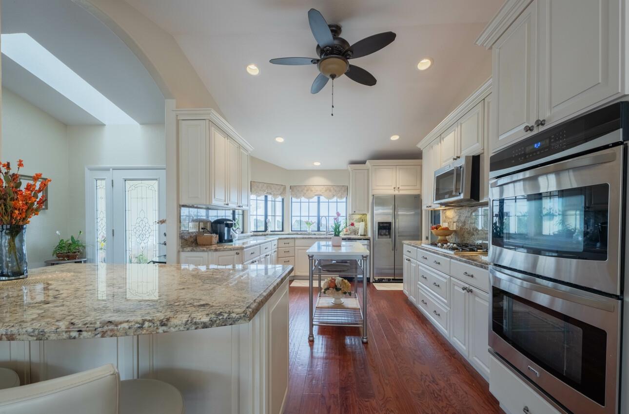 Detail Gallery Image 8 of 57 For 9891 Equestrian Pl, Salinas,  CA 93907 - 3 Beds | 2/1 Baths