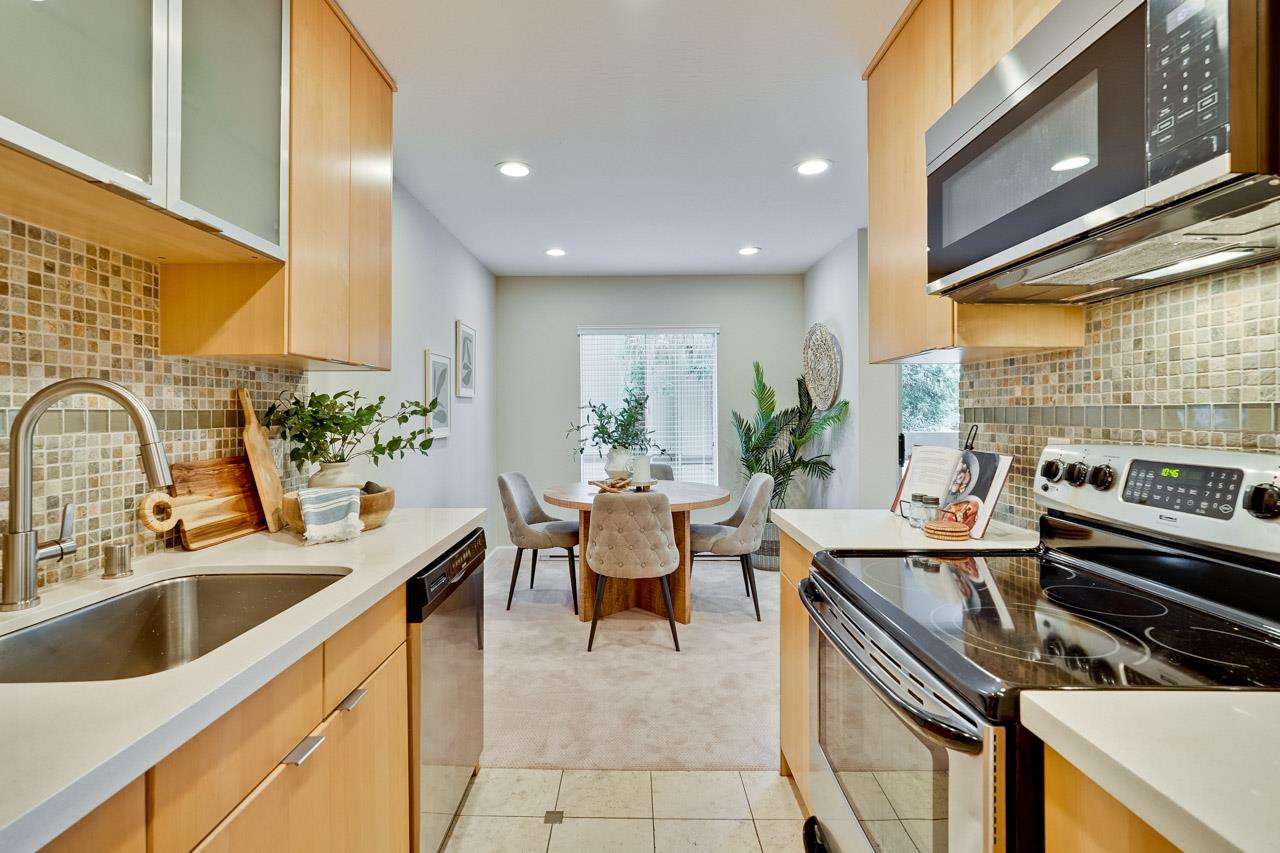 Detail Gallery Image 10 of 45 For 505 Cypress Point Dr #176,  Mountain View,  CA 94043 - 2 Beds | 1 Baths