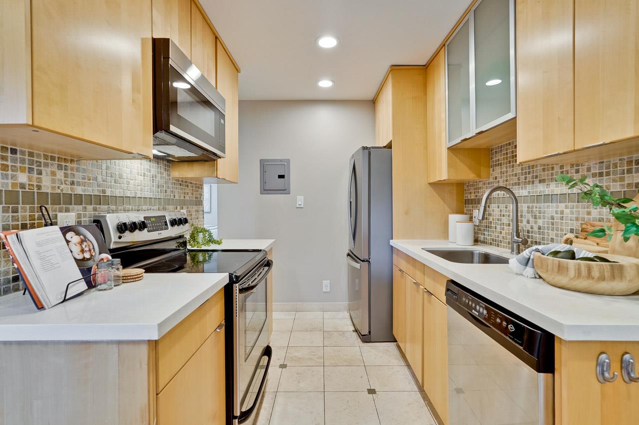 Detail Gallery Image 11 of 45 For 505 Cypress Point Dr #176,  Mountain View,  CA 94043 - 2 Beds | 1 Baths