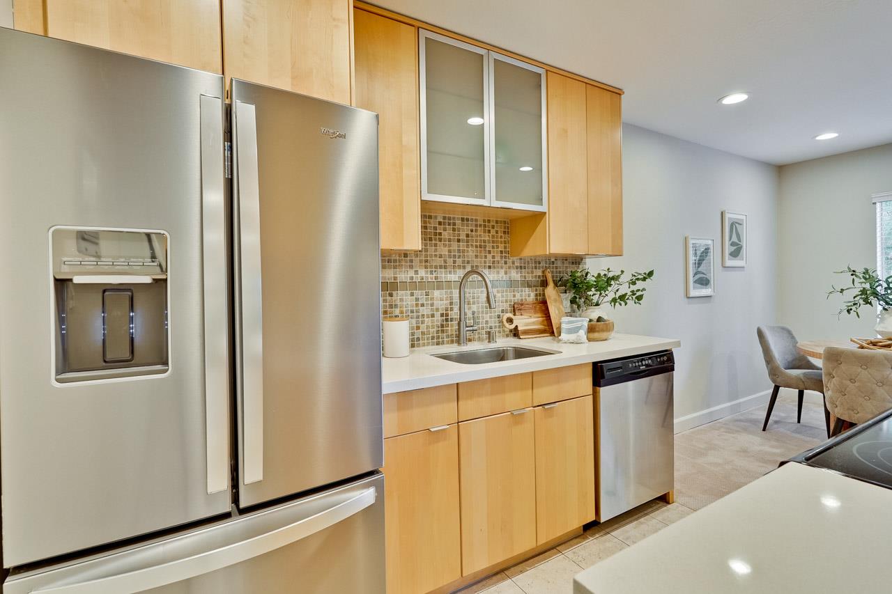 Detail Gallery Image 12 of 45 For 505 Cypress Point Dr #176,  Mountain View,  CA 94043 - 2 Beds | 1 Baths