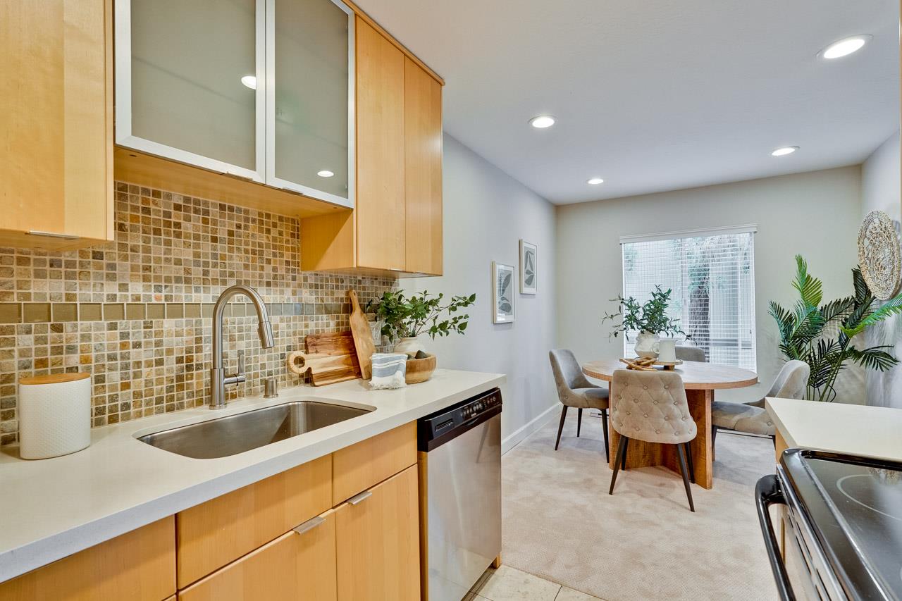 Detail Gallery Image 13 of 45 For 505 Cypress Point Dr #176,  Mountain View,  CA 94043 - 2 Beds | 1 Baths
