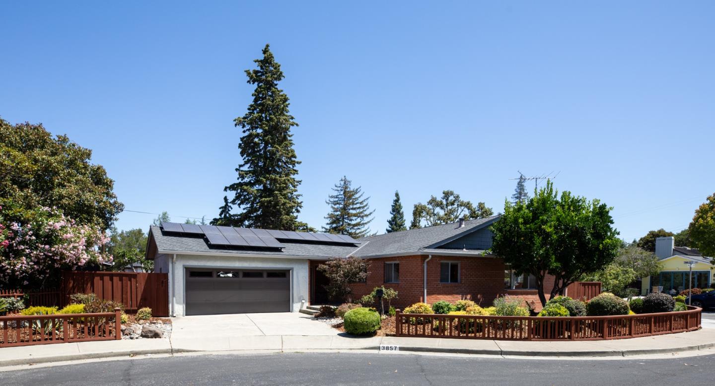 Detail Gallery Image 3 of 22 For 3857 Timlott Ct, Palo Alto,  CA 94306 - 3 Beds | 2 Baths