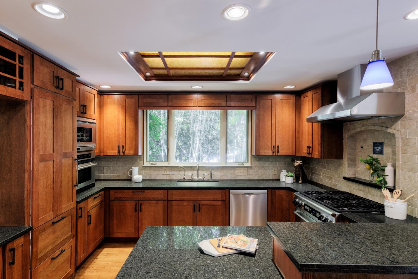 Detail Gallery Image 10 of 39 For 1245 Waverley St, Palo Alto,  CA 94301 - 4 Beds | 3 Baths