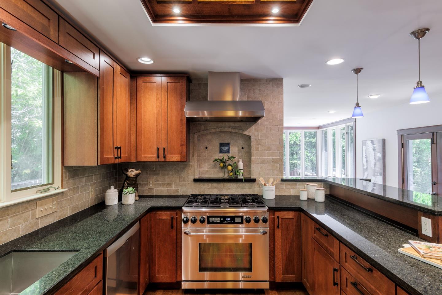 Detail Gallery Image 11 of 39 For 1245 Waverley St, Palo Alto,  CA 94301 - 4 Beds | 3 Baths