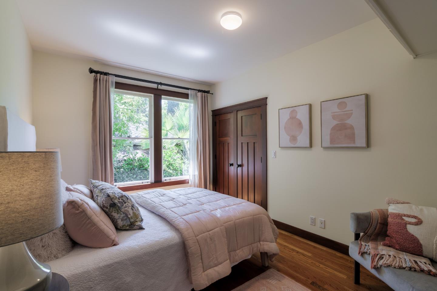 Detail Gallery Image 17 of 39 For 1245 Waverley St, Palo Alto,  CA 94301 - 4 Beds | 3 Baths