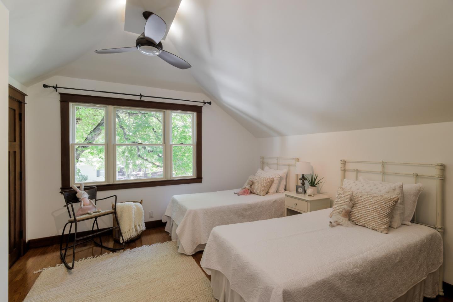 Detail Gallery Image 22 of 39 For 1245 Waverley St, Palo Alto,  CA 94301 - 4 Beds | 3 Baths