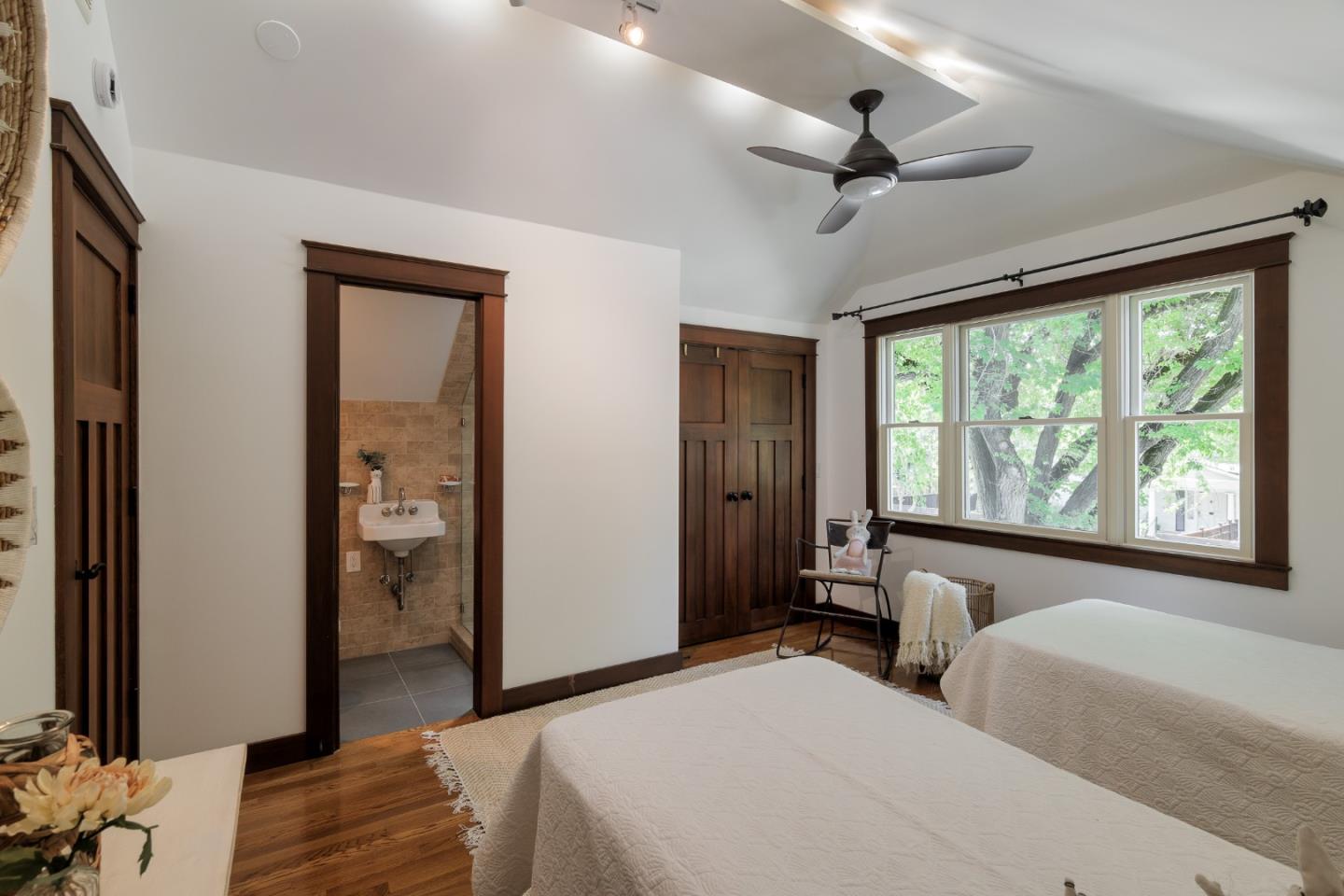Detail Gallery Image 23 of 39 For 1245 Waverley St, Palo Alto,  CA 94301 - 4 Beds | 3 Baths