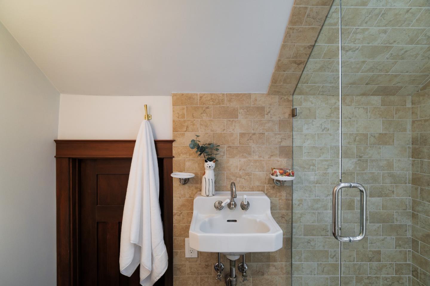 Detail Gallery Image 24 of 39 For 1245 Waverley St, Palo Alto,  CA 94301 - 4 Beds | 3 Baths
