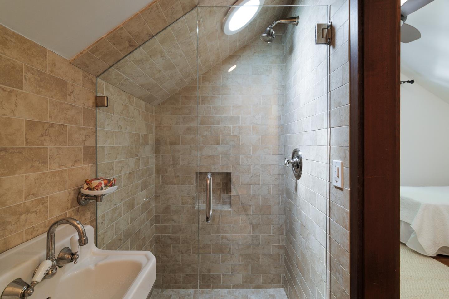 Detail Gallery Image 25 of 39 For 1245 Waverley St, Palo Alto,  CA 94301 - 4 Beds | 3 Baths