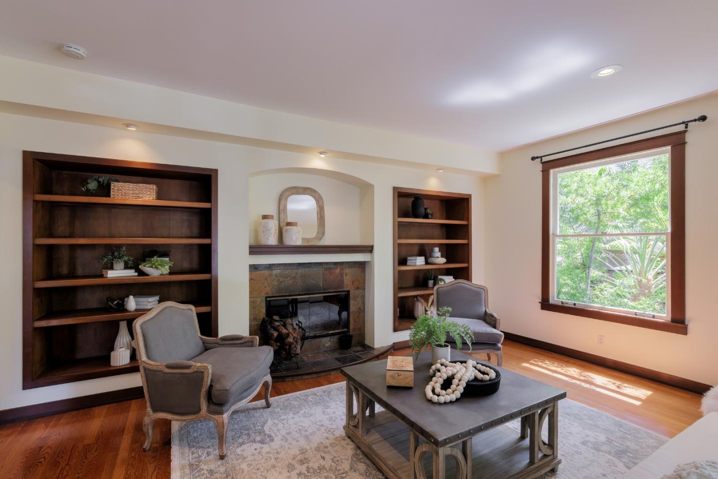 Detail Gallery Image 3 of 39 For 1245 Waverley St, Palo Alto,  CA 94301 - 4 Beds | 3 Baths