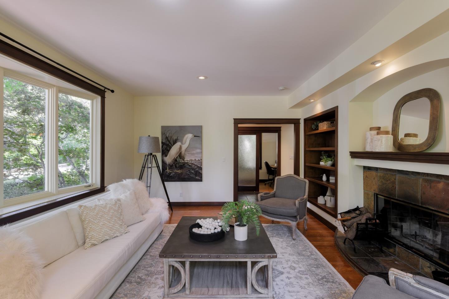 Detail Gallery Image 4 of 39 For 1245 Waverley St, Palo Alto,  CA 94301 - 4 Beds | 3 Baths