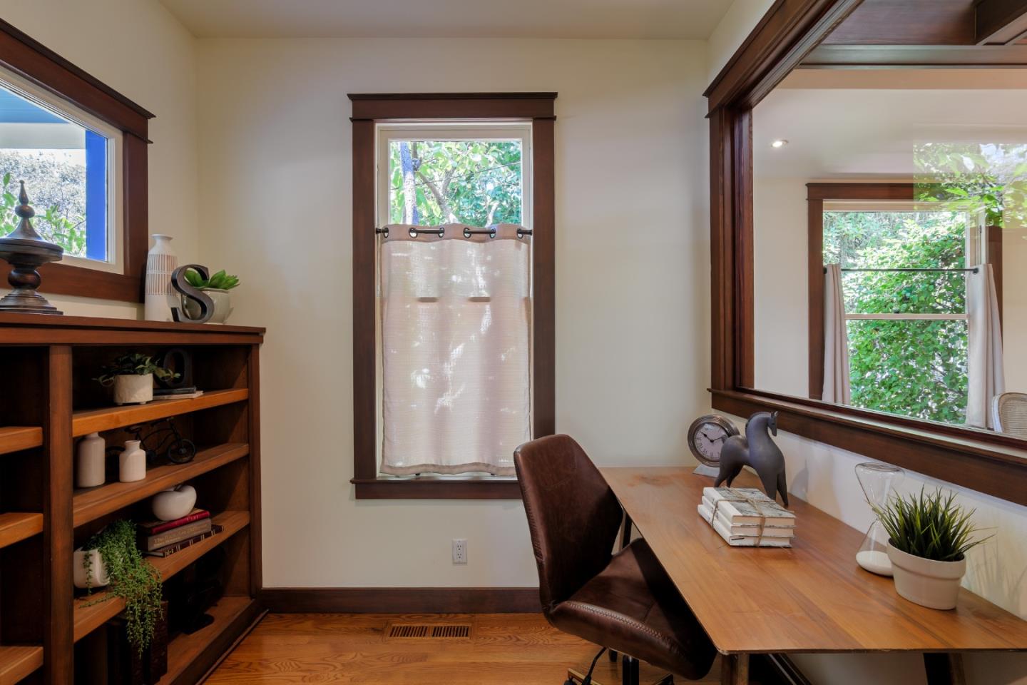 Detail Gallery Image 5 of 39 For 1245 Waverley St, Palo Alto,  CA 94301 - 4 Beds | 3 Baths