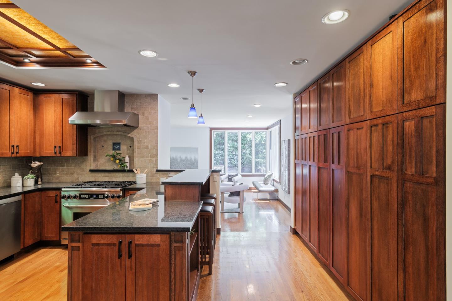 Detail Gallery Image 9 of 39 For 1245 Waverley St, Palo Alto,  CA 94301 - 4 Beds | 3 Baths