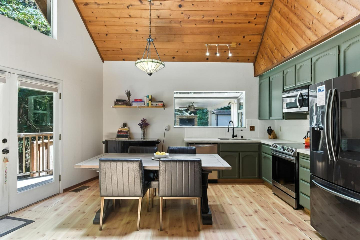 Detail Gallery Image 9 of 36 For 17666 Navajo Trl, Los Gatos,  CA 95033 - 3 Beds | 2 Baths