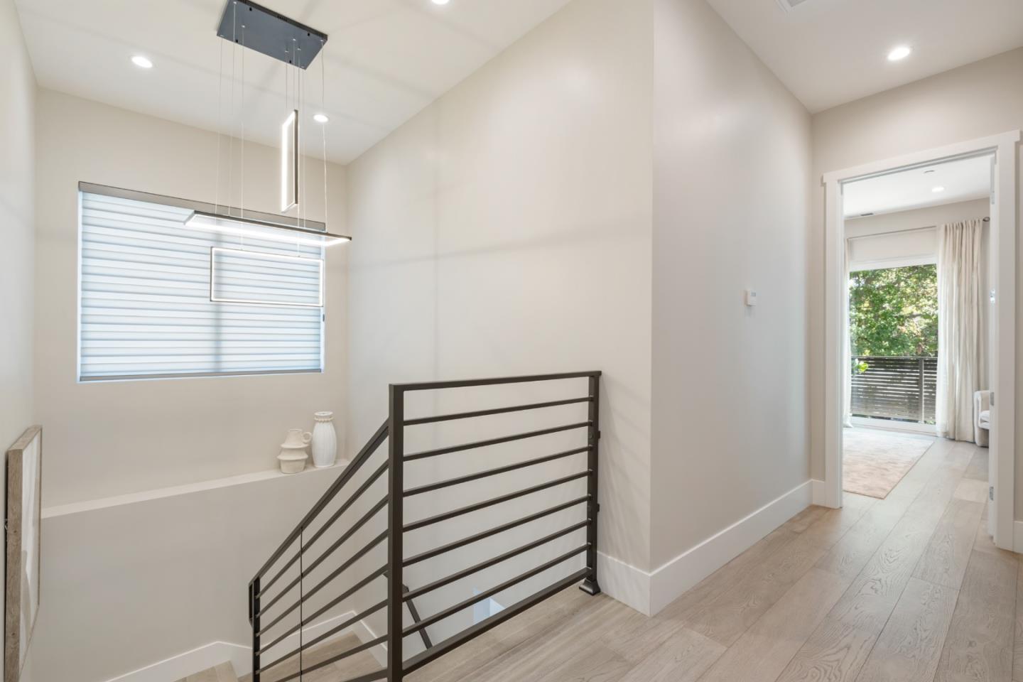 Detail Gallery Image 16 of 40 For 671 Live Oak Ave, Menlo Park,  CA 94025 - 5 Beds | 5/1 Baths