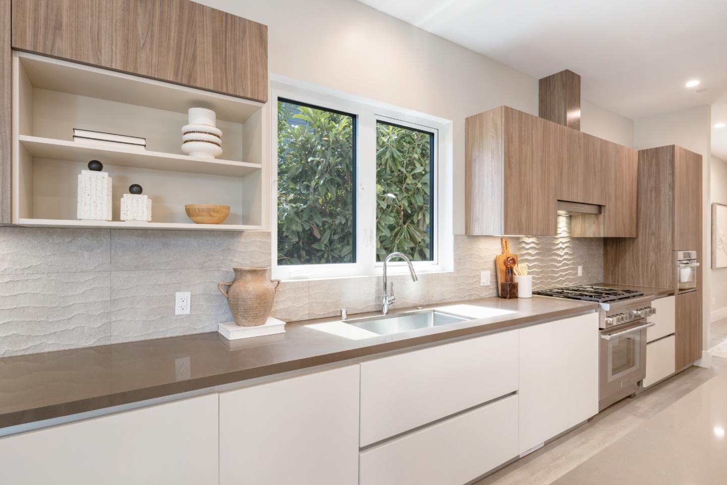 Detail Gallery Image 8 of 40 For 671 Live Oak Ave, Menlo Park,  CA 94025 - 5 Beds | 5/1 Baths