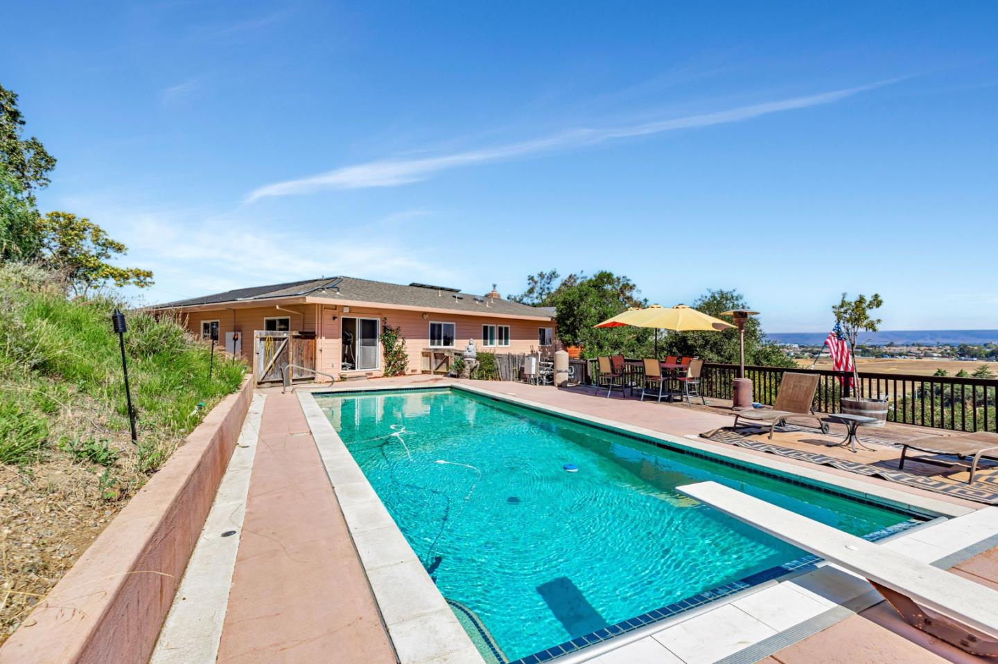Detail Gallery Image 1 of 32 For 216 Enterprise Rd, Hollister,  CA 95023 - 6 Beds | 4 Baths