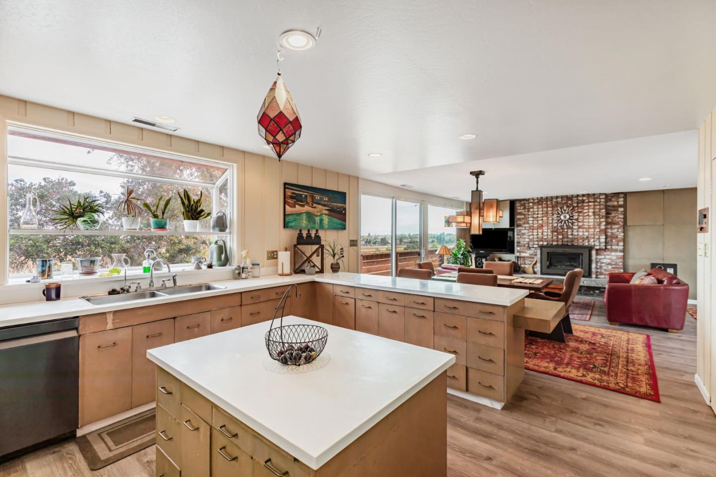 Detail Gallery Image 10 of 32 For 216 Enterprise Rd, Hollister,  CA 95023 - 6 Beds | 4 Baths
