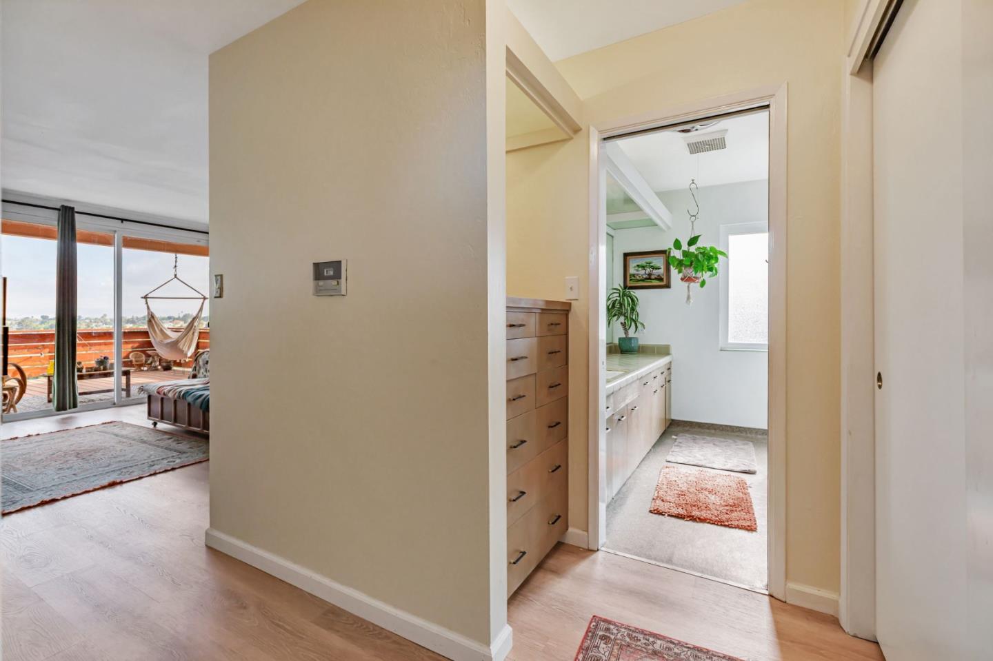 Detail Gallery Image 17 of 32 For 216 Enterprise Rd, Hollister,  CA 95023 - 6 Beds | 4 Baths