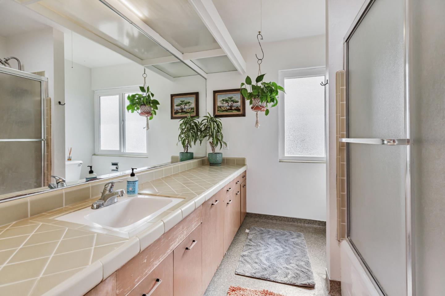 Detail Gallery Image 18 of 32 For 216 Enterprise Rd, Hollister,  CA 95023 - 6 Beds | 4 Baths