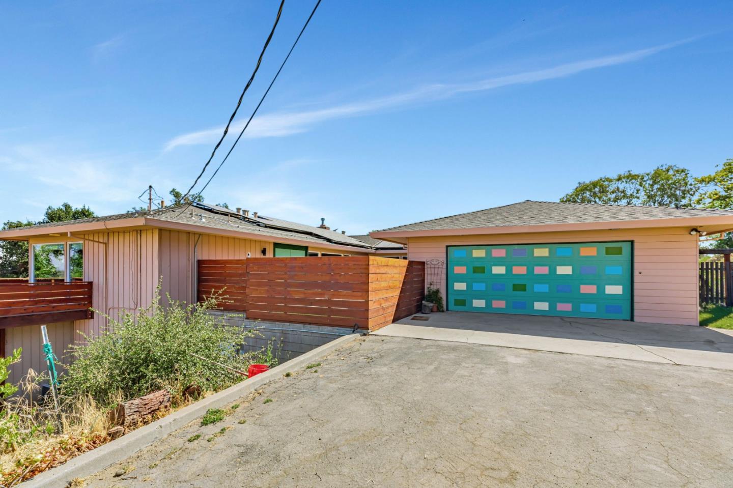 Detail Gallery Image 2 of 32 For 216 Enterprise Rd, Hollister,  CA 95023 - 6 Beds | 4 Baths