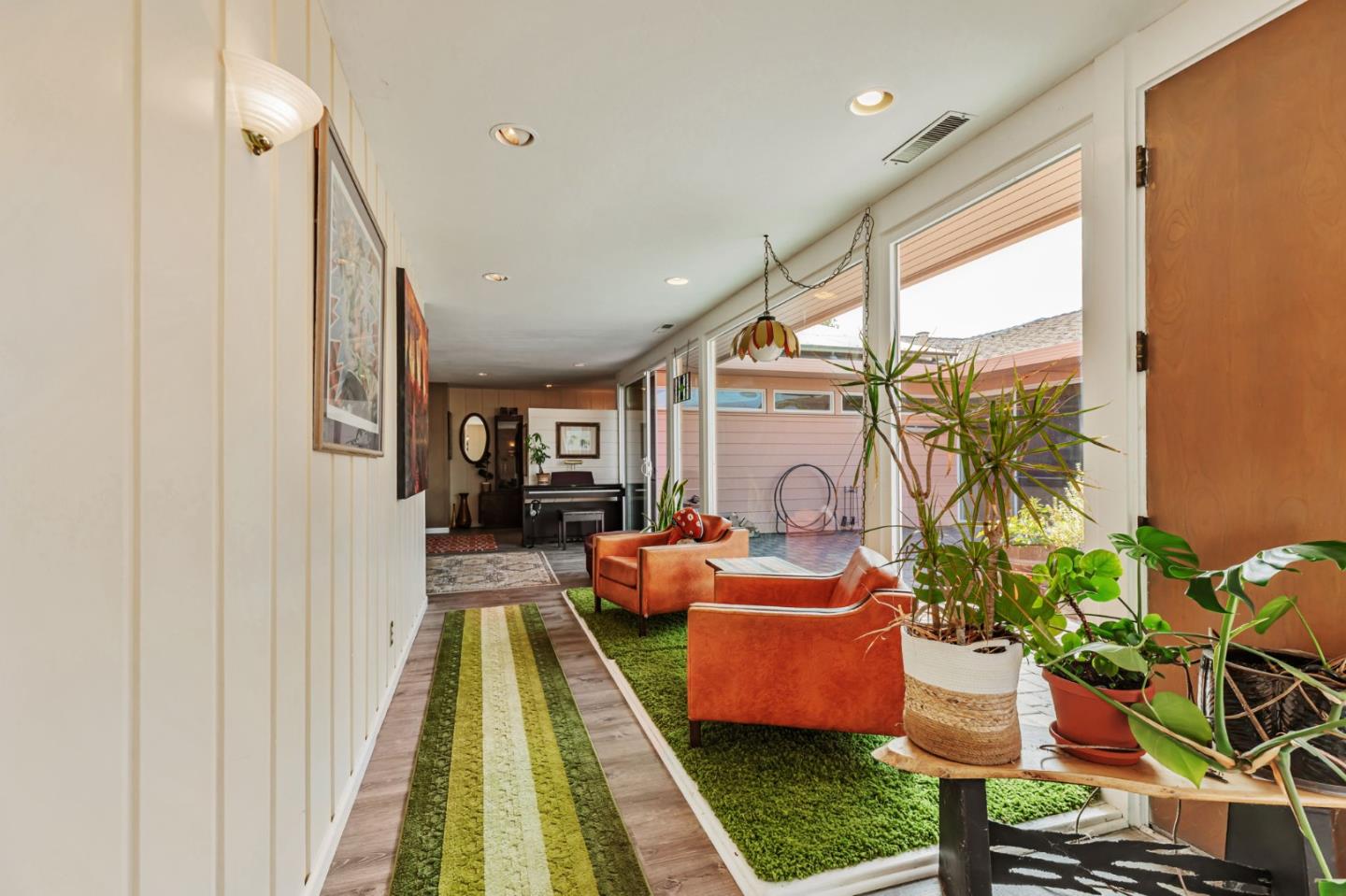 Detail Gallery Image 6 of 32 For 216 Enterprise Rd, Hollister,  CA 95023 - 6 Beds | 4 Baths