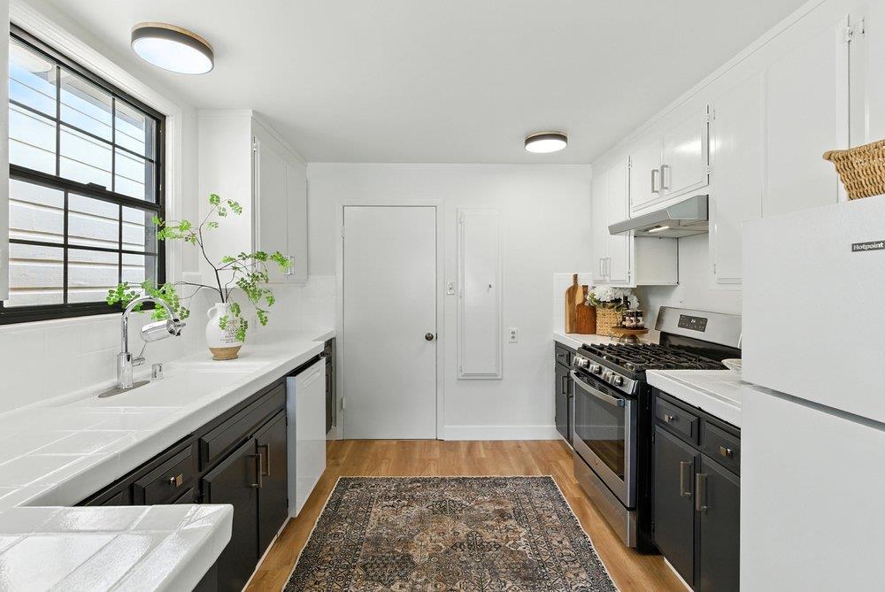 Detail Gallery Image 13 of 38 For 636 Easton Ave, San Bruno,  CA 94066 - 3 Beds | 2 Baths