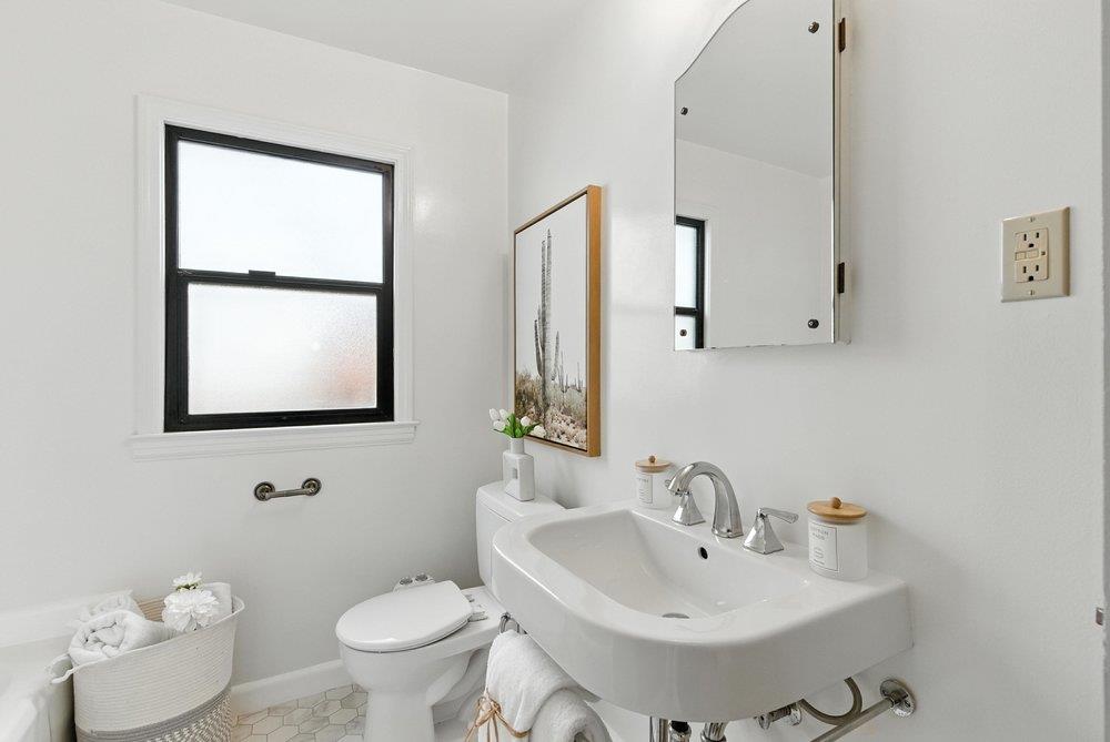 Detail Gallery Image 18 of 38 For 636 Easton Ave, San Bruno,  CA 94066 - 3 Beds | 2 Baths