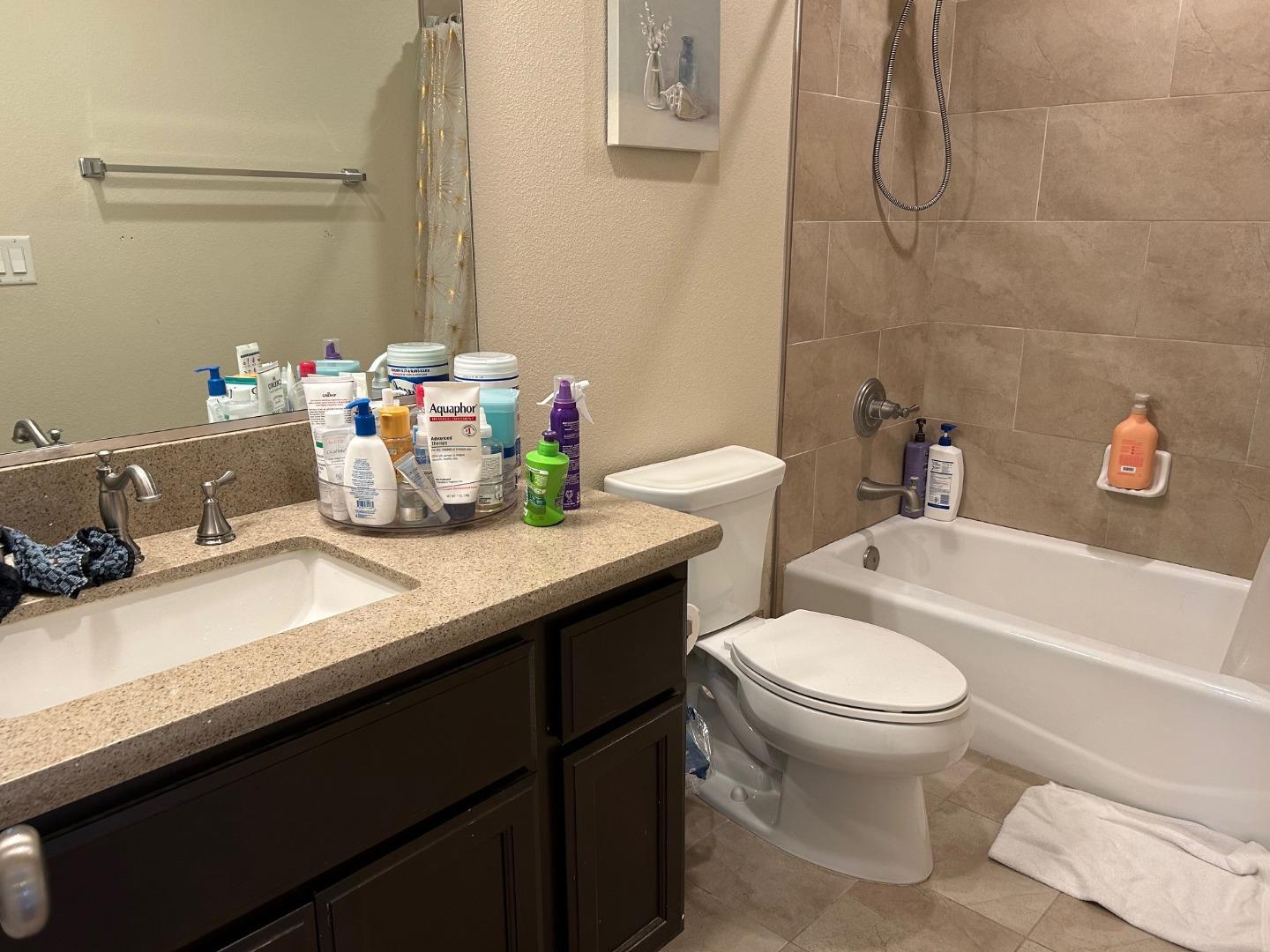 Detail Gallery Image 11 of 13 For 291 Slate Ave, Hollister,  CA 95023 - 4 Beds | 2/1 Baths