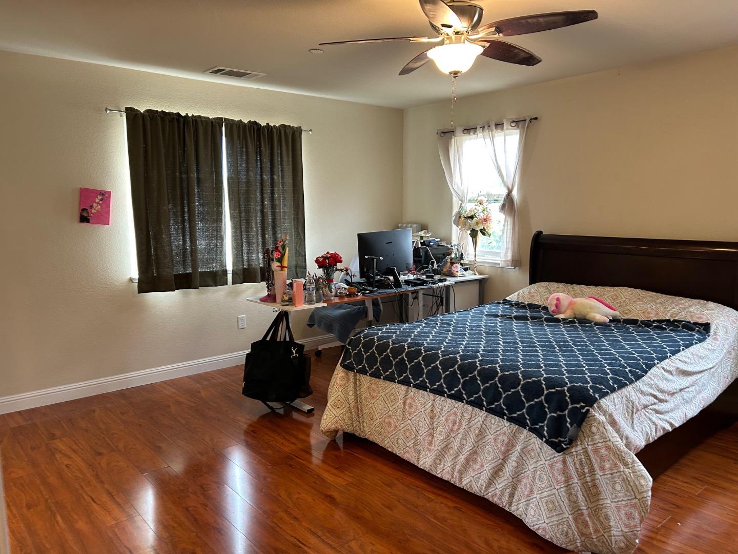 Detail Gallery Image 8 of 13 For 291 Slate Ave, Hollister,  CA 95023 - 4 Beds | 2/1 Baths