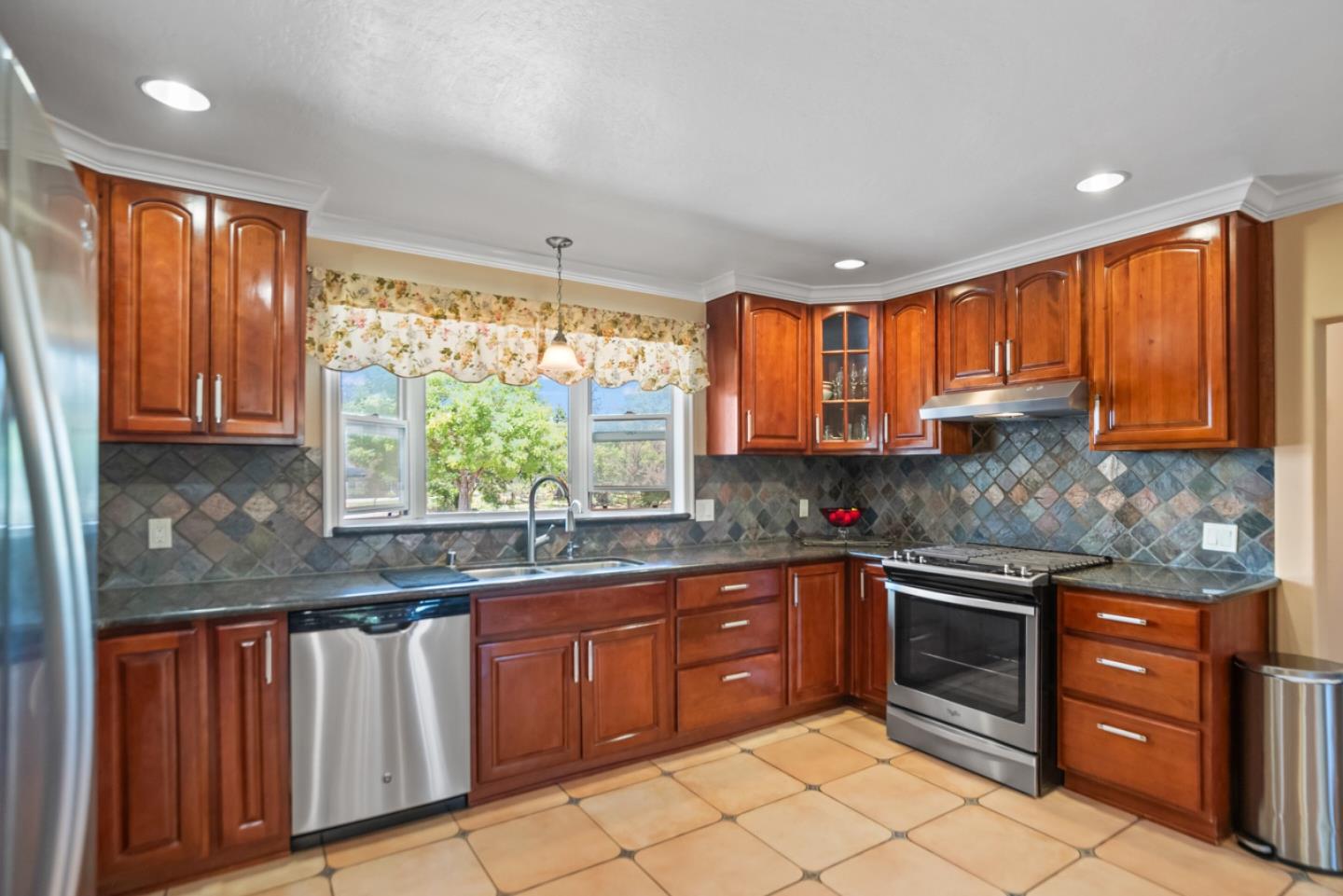 Detail Gallery Image 10 of 49 For 1830 Church Ave, Gilroy,  CA 95020 - 3 Beds | 2 Baths