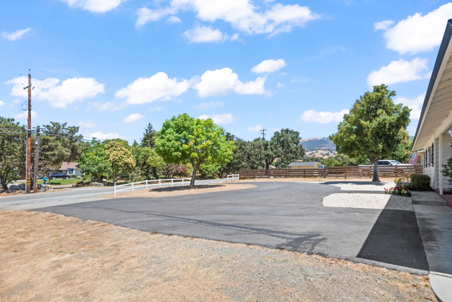 Detail Gallery Image 4 of 49 For 1830 Church Ave, Gilroy,  CA 95020 - 3 Beds | 2 Baths